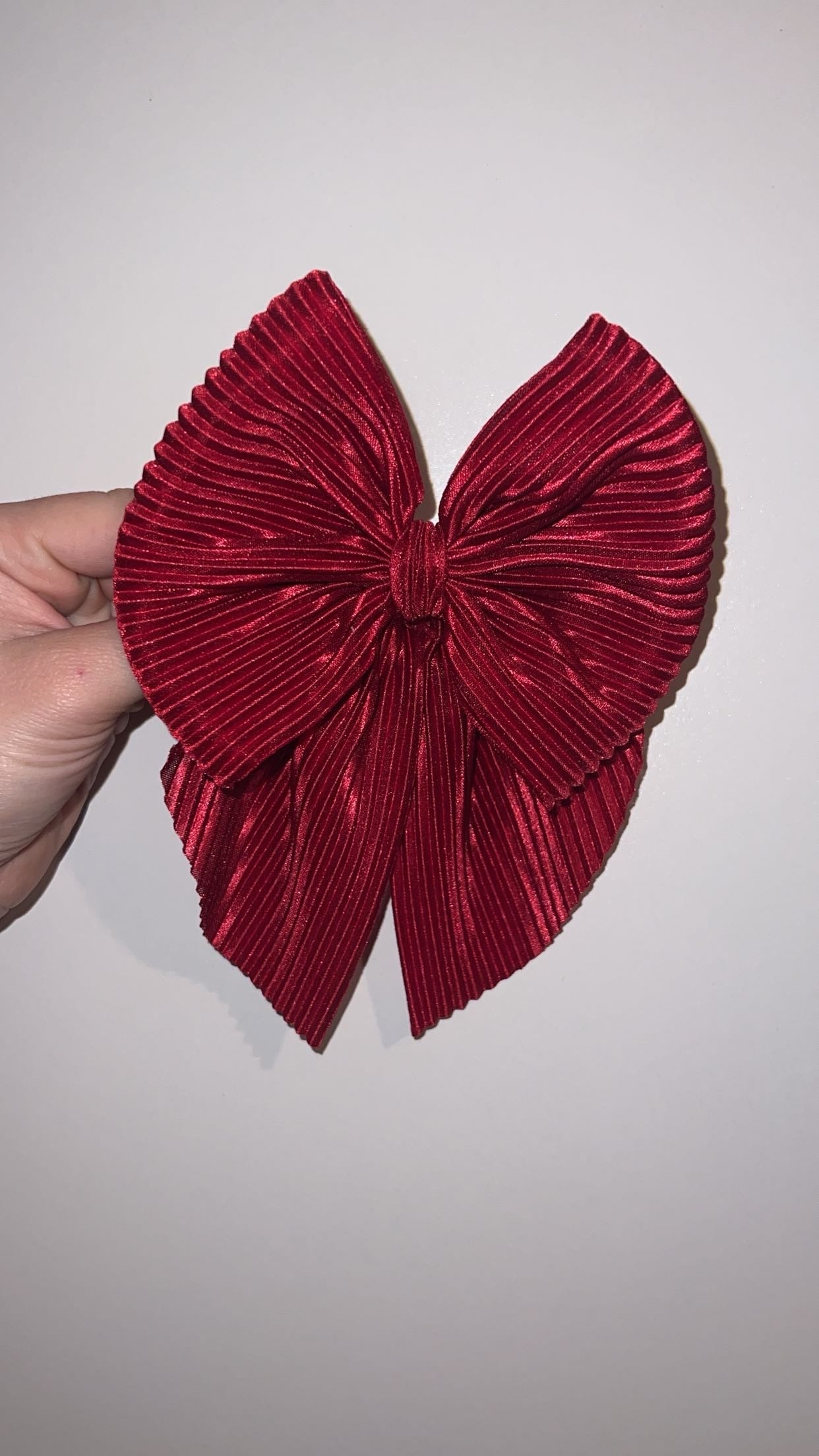 Pleated sailor bow clip