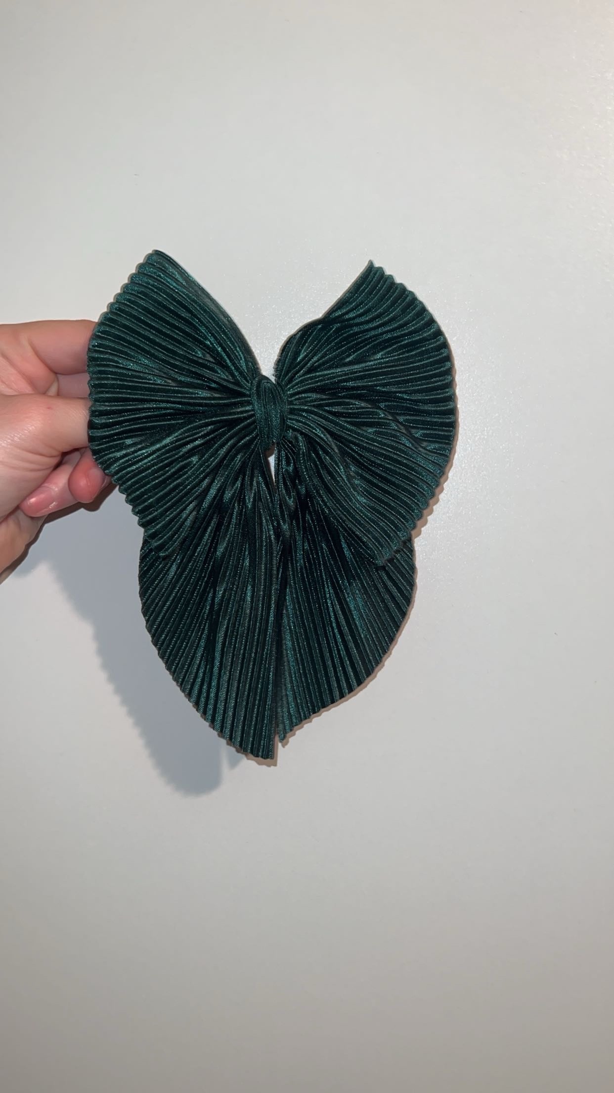 Pleated sailor bow clip